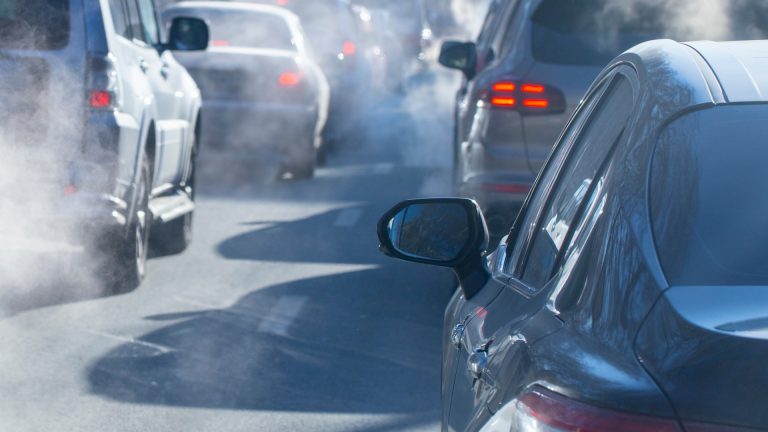 traffico smog auto