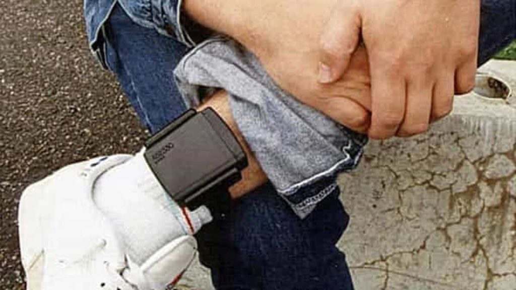 Braccialetto elettronico-3