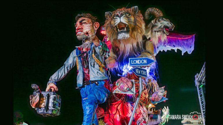 carro allegorico al cuor non si comanda 2025