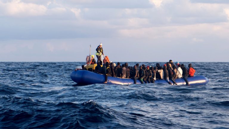 migranti gommone