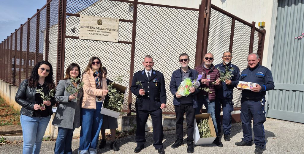 consegna doni carcere Castelvetrano