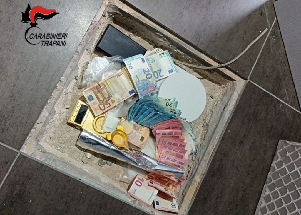 Carabinieri TP drona nella mattonella