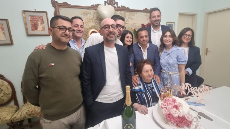 bono 100 anni 2025