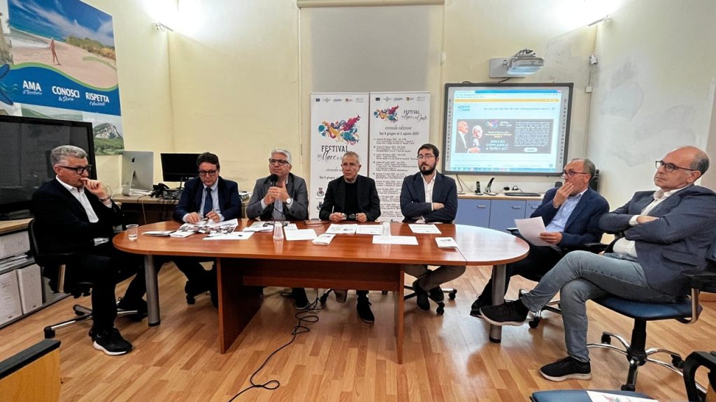 flag conferenza stampa 2025