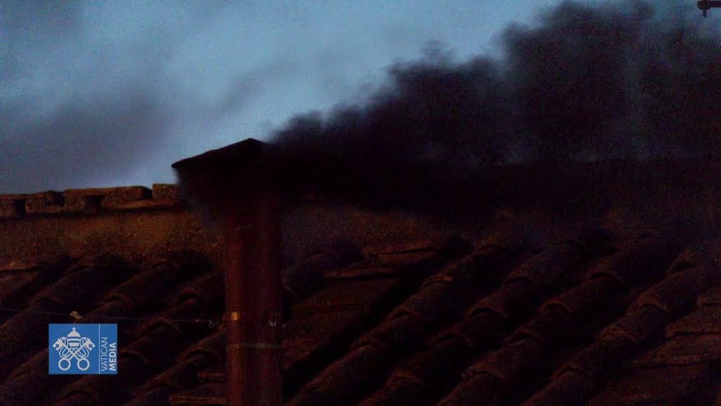 piazza-san-pietro-in-vaticano-fumata-nera-vn