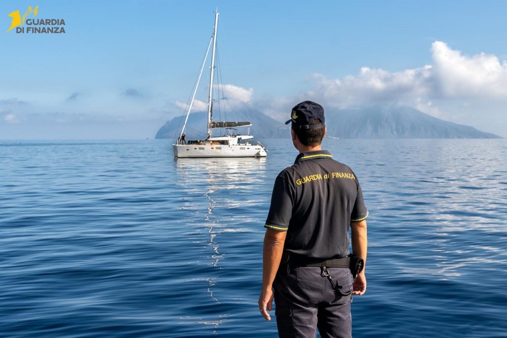 Guardia Finanza barca