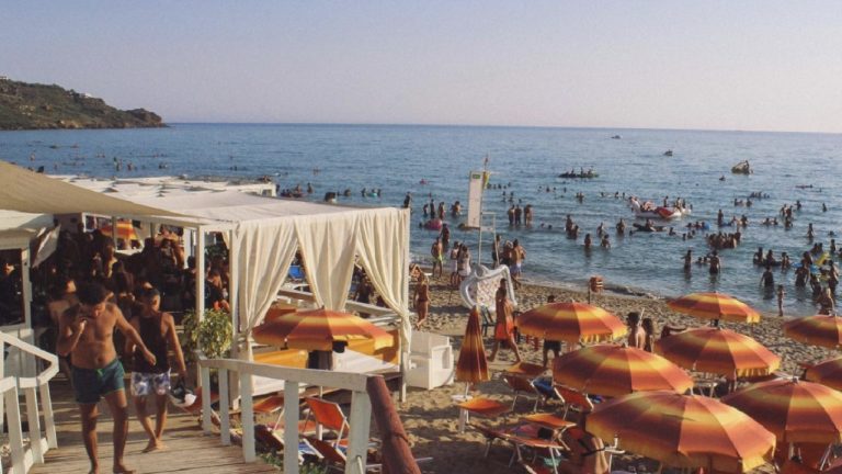 MAHILI-BEACH