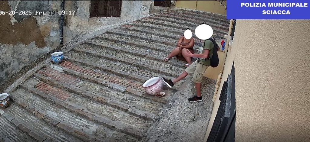 Vasi rotti scalunata