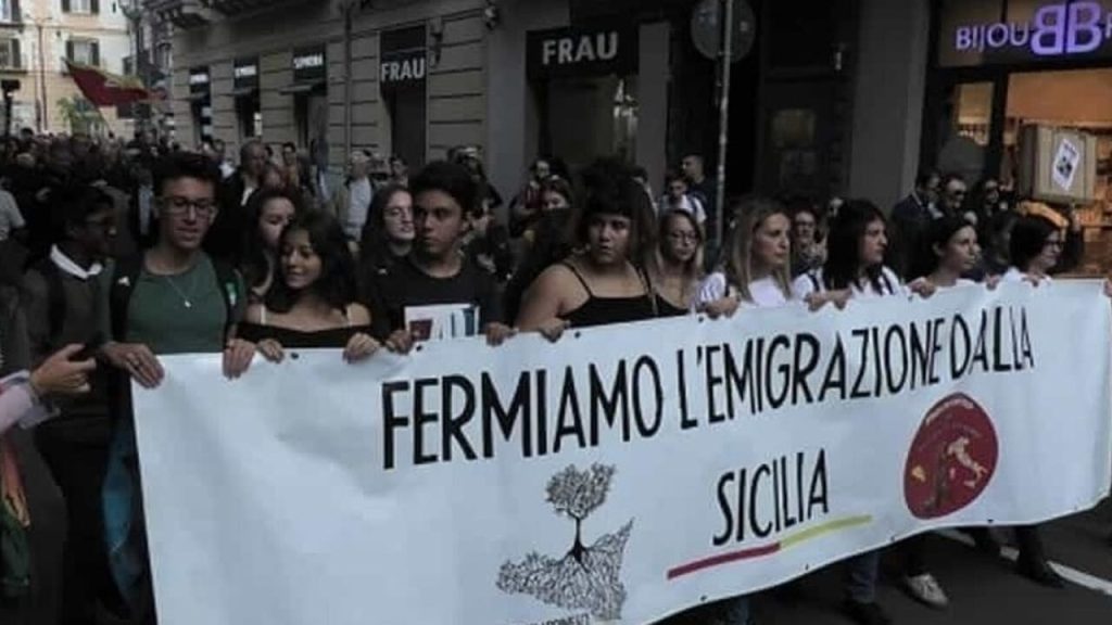 emigrazione corteo