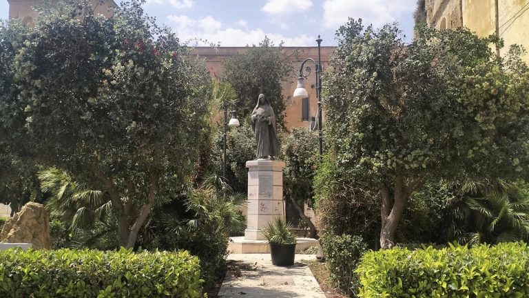 giardino statua fazello 2025