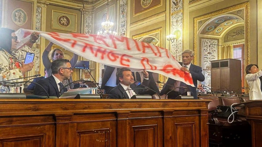 pd ars striscione gaza 2025