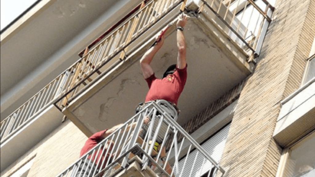 vdigili calcinacci balcone