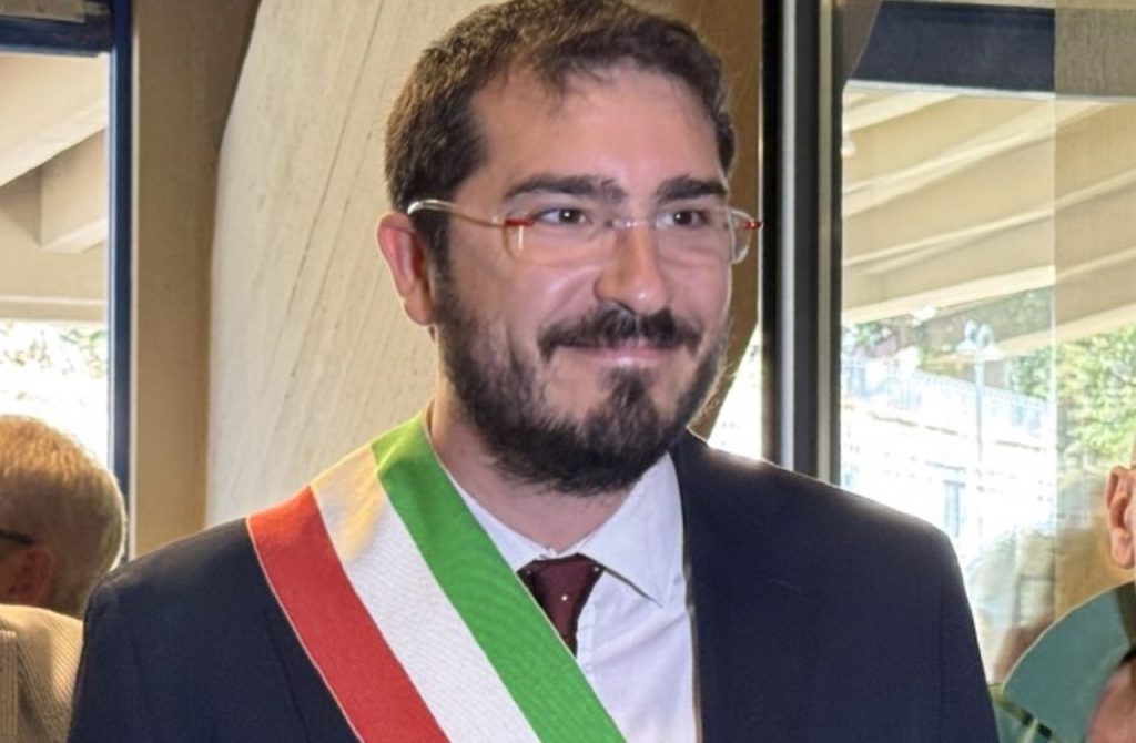 Fabio Termine con crovatta e occhiali nuovi