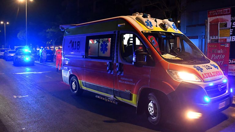 ambulanza-notte-generica-polizia-stato-118