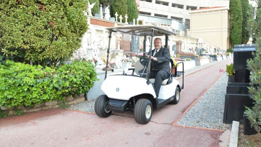 auto elettrica cimitero