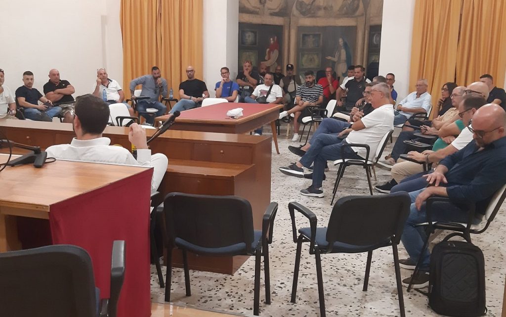 Riunione carristi Messina e sindaco