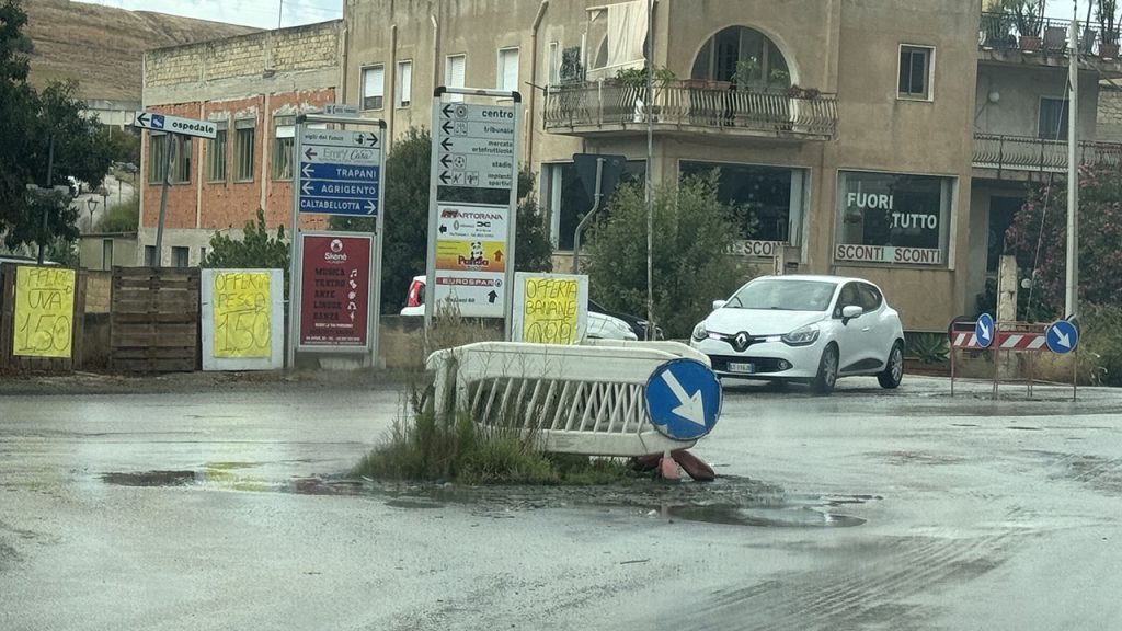 Transenne via Pompei guasto fogna