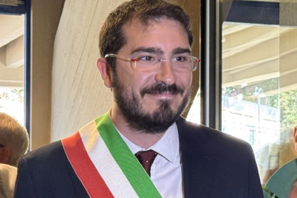 Fabio Termine con crovatta e occhiali nuovi