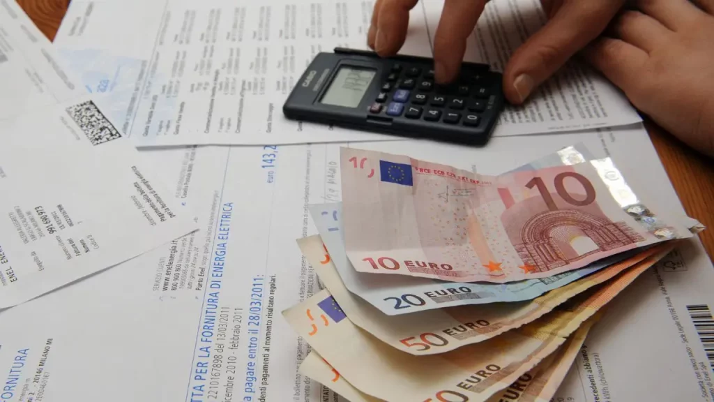 soldi e calcolatrice