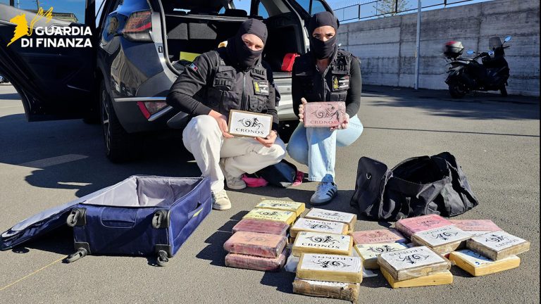 Guardia Finanza droga catania