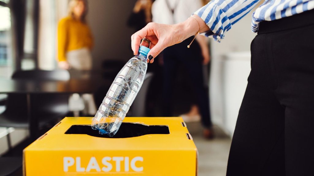 foto-riciclo-plastica-scaled