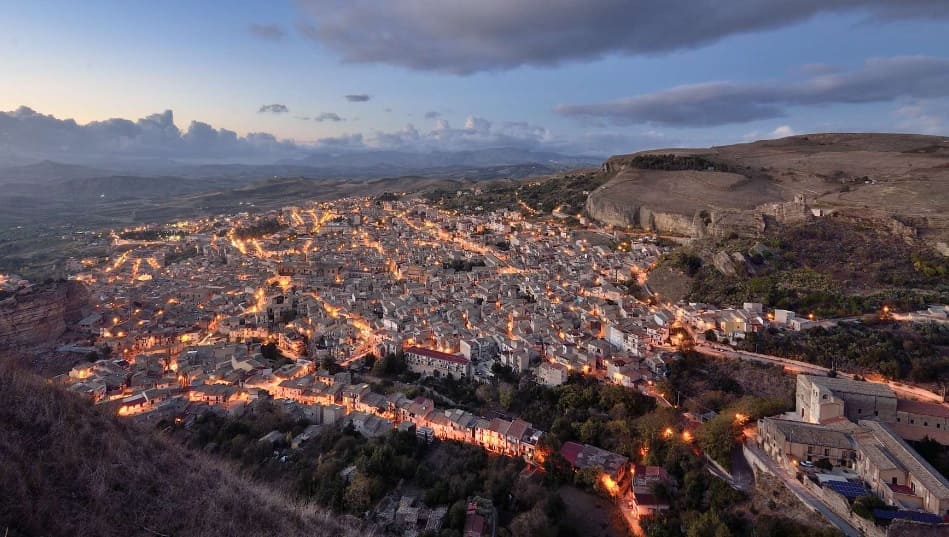 Dramma a Corleone: uccide la figlia disabile, poi si toglie la vita