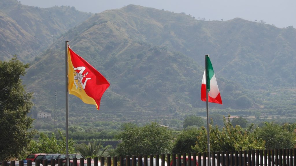 Bandiera_siciliana e italiana