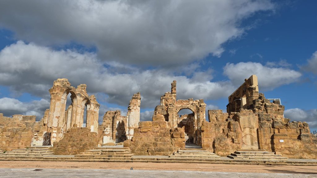 Vecchia chiesa Madre tra i ruderi di Montevago 1