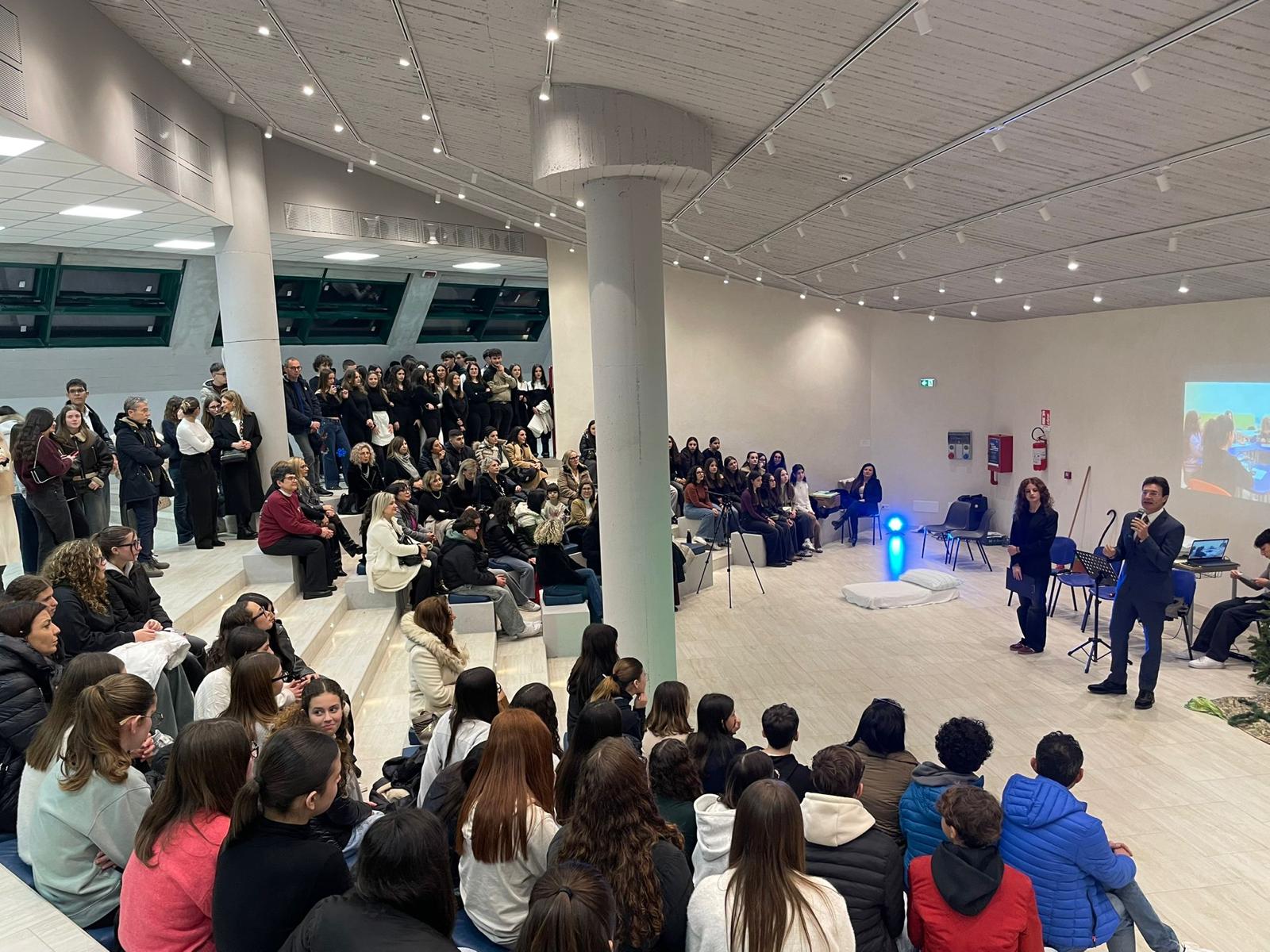 Successo per l’Open Night: studenti protagonisti tra musica, danza e accoglienza delle future matricole. Creatività...