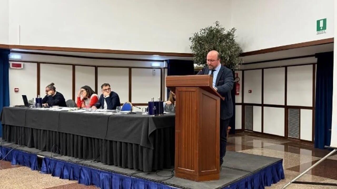 Contestata la regolarità dell’assemblea di gennaio: tra i votanti sarebbe comparso anche un nome inesistente....