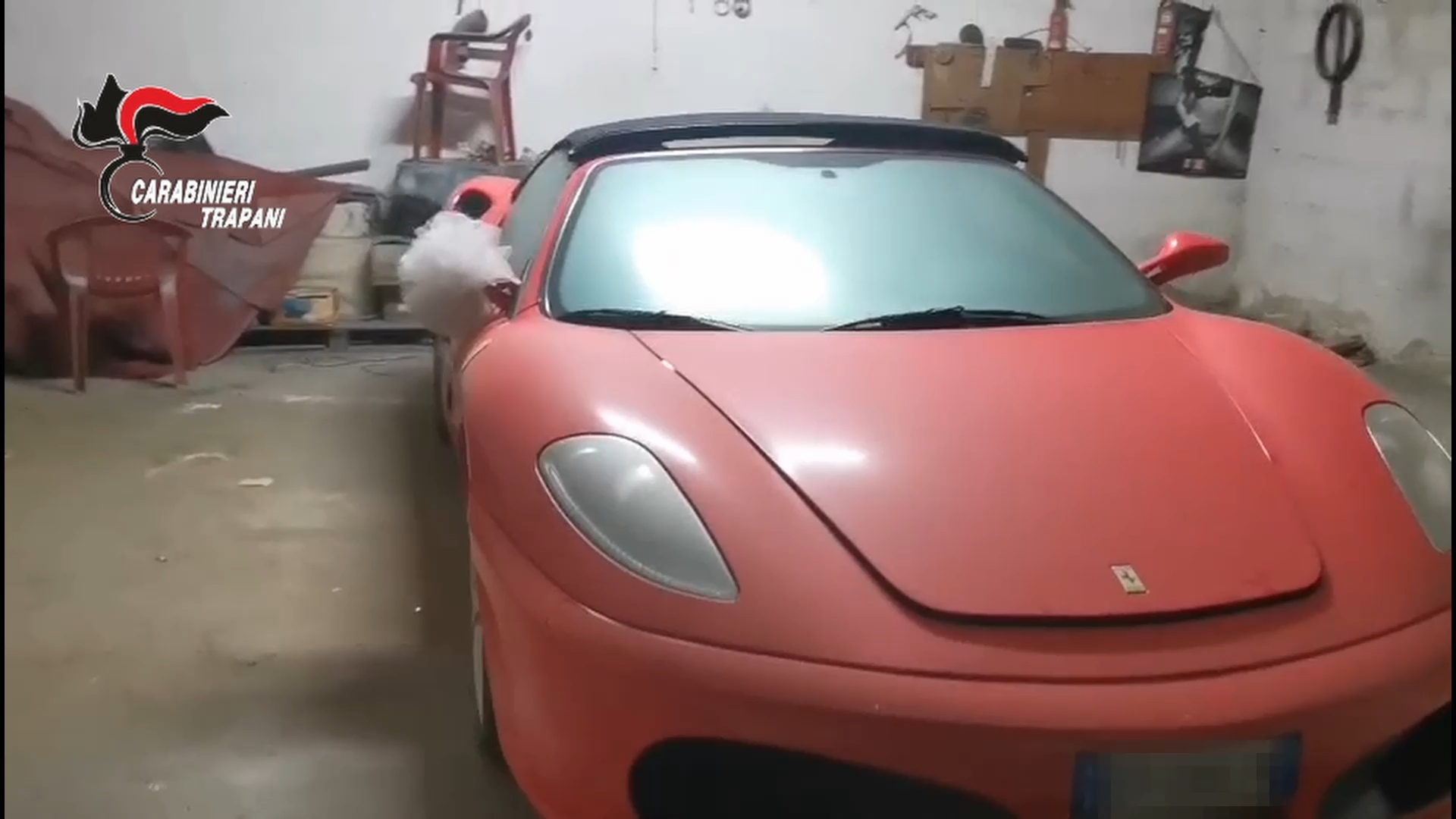 Sequestrate auto di lusso e attività commerciali. Coinvolti anche un dipendente Iacp e un agente...