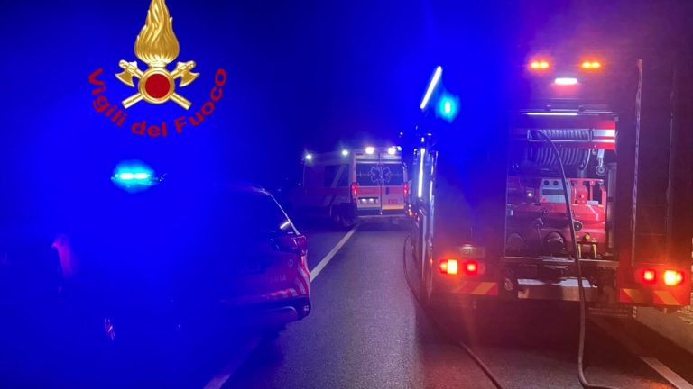 notte strada vigili ambulanza incidente generica