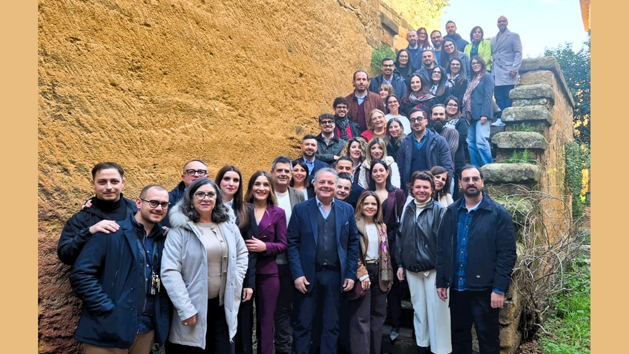 Oggi pomeriggio la firma dei nuovi contratti Il nuovo anno inizia nel migliore dei modi...