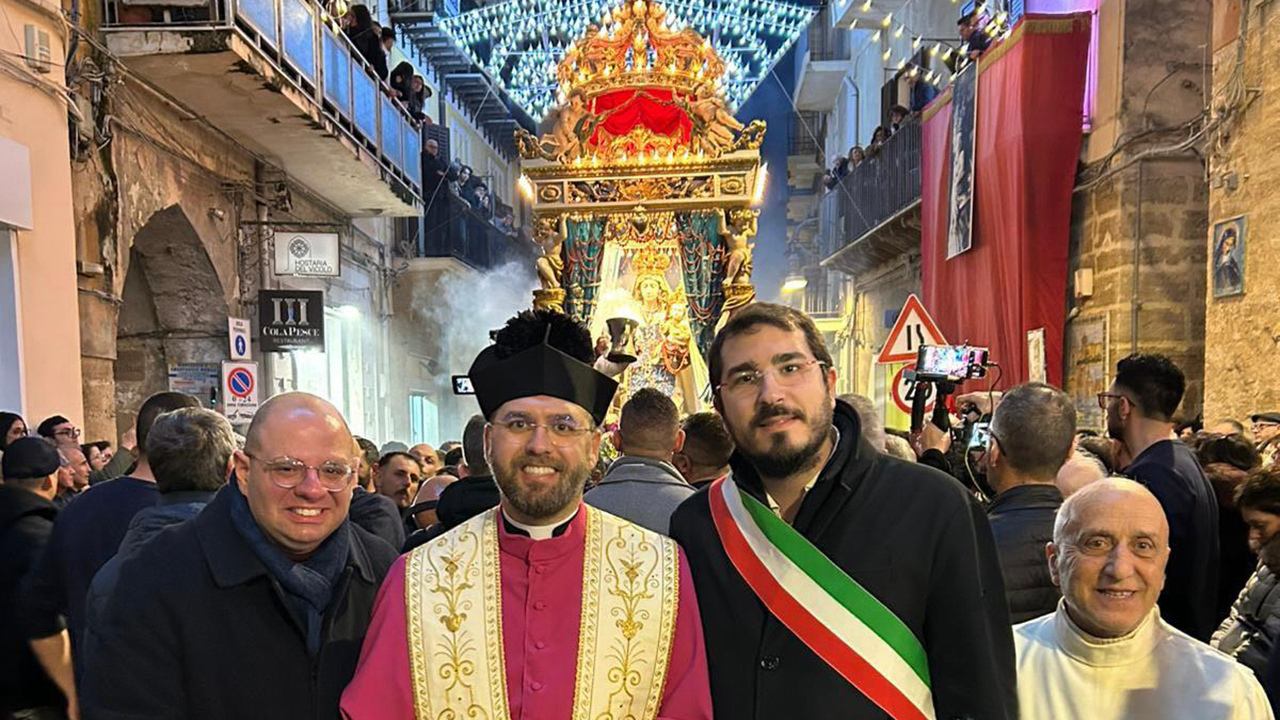 Un grazie corale a una comunità che ha saputo farsi fede, memoria e futuro. Tradizione,...