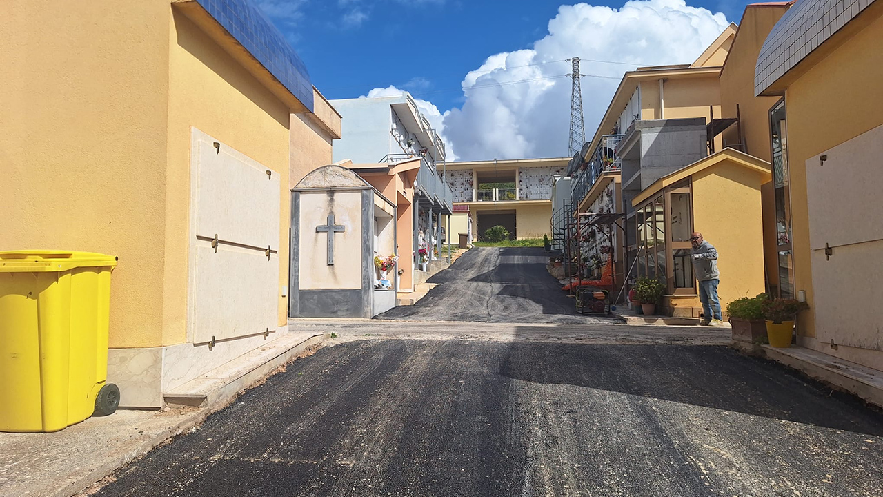 Cimitero viali asfaltati 2