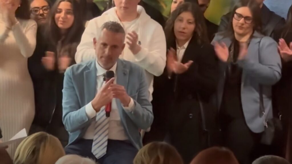 carmelo pace 2026 con gente