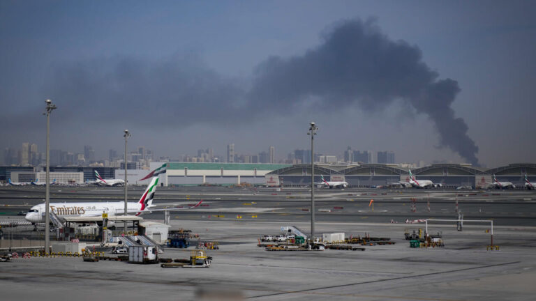emirati aeroporto guerra