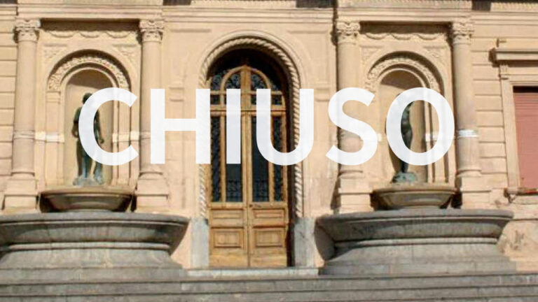 stabilimento terme con scritta chiuso