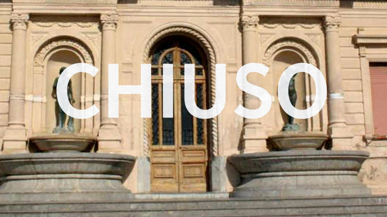 stabilimento terme con scritta chiuso