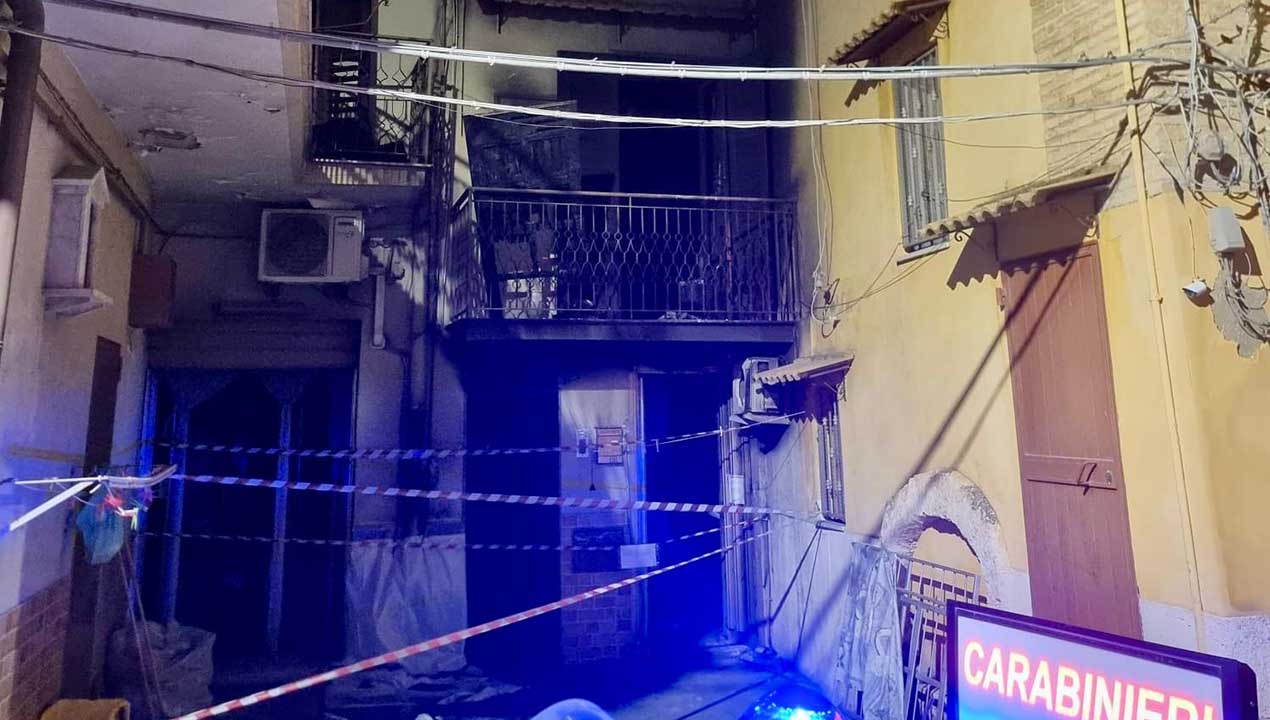 Incendio casa per vendetta