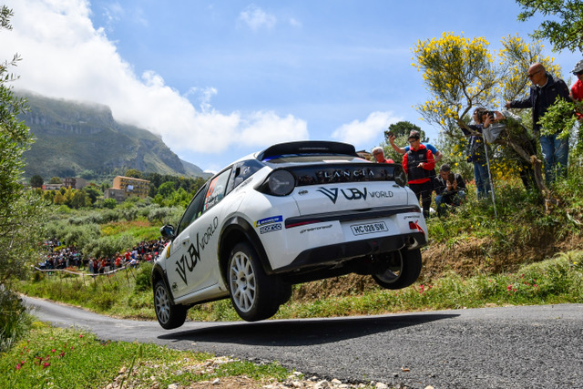 Auto in Targa con pubblico