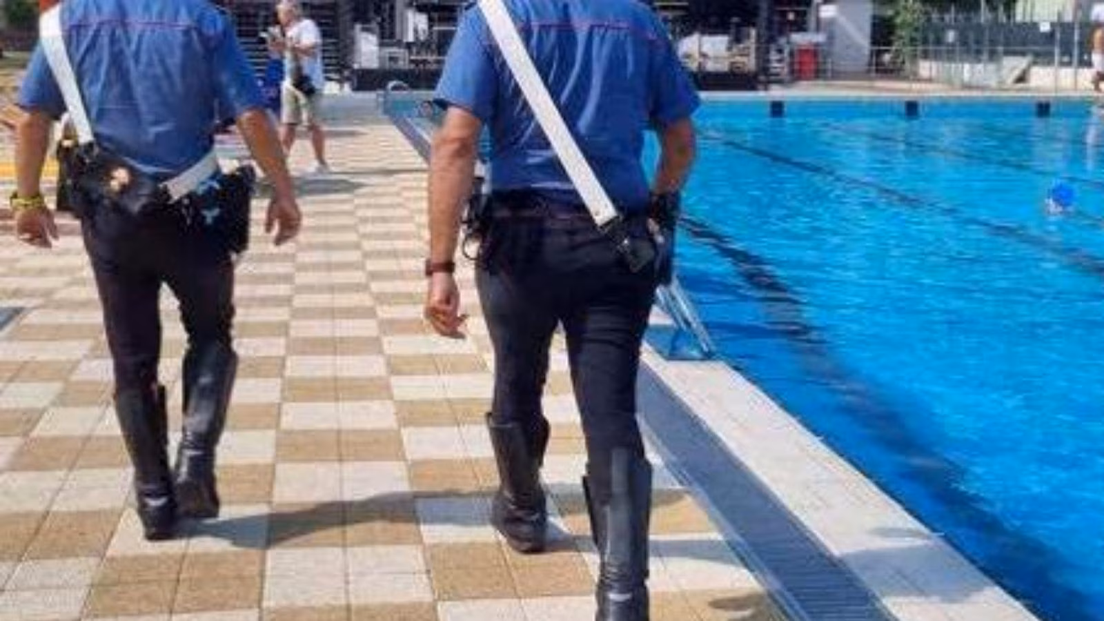 carabinieri piscina