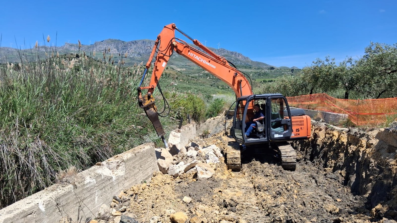 Ripristinata la viabilità in contrada Bonfiglio: «Intervento strategico per agricoltura e sicurezza»