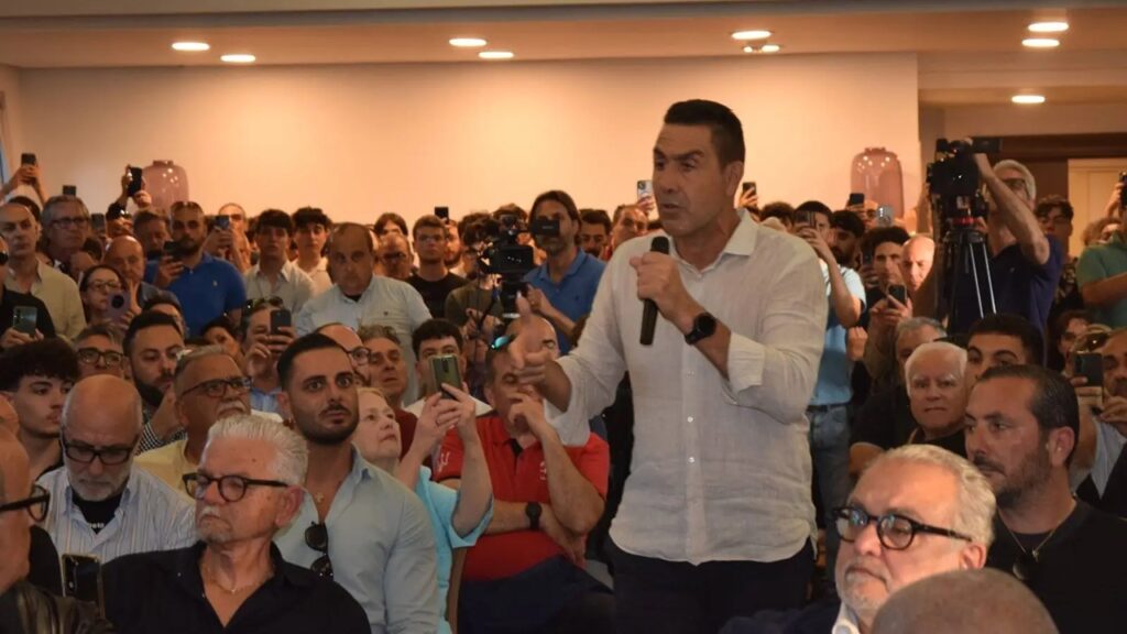 vannacci tra il pubblico
