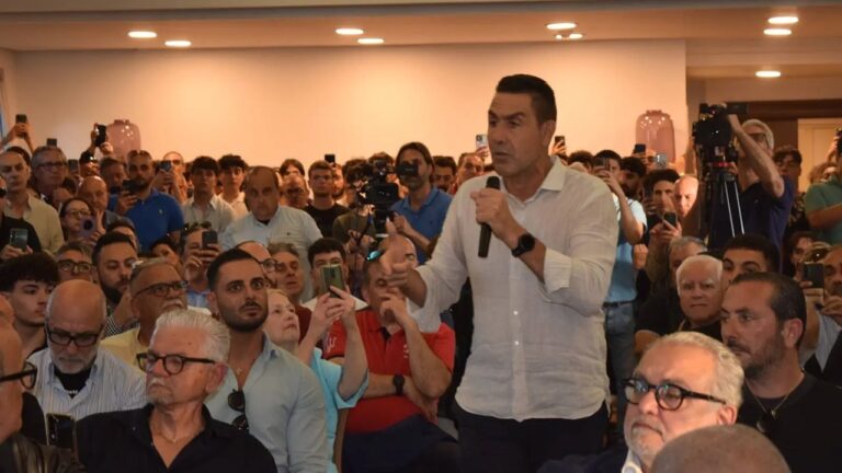 vannacci tra il pubblico