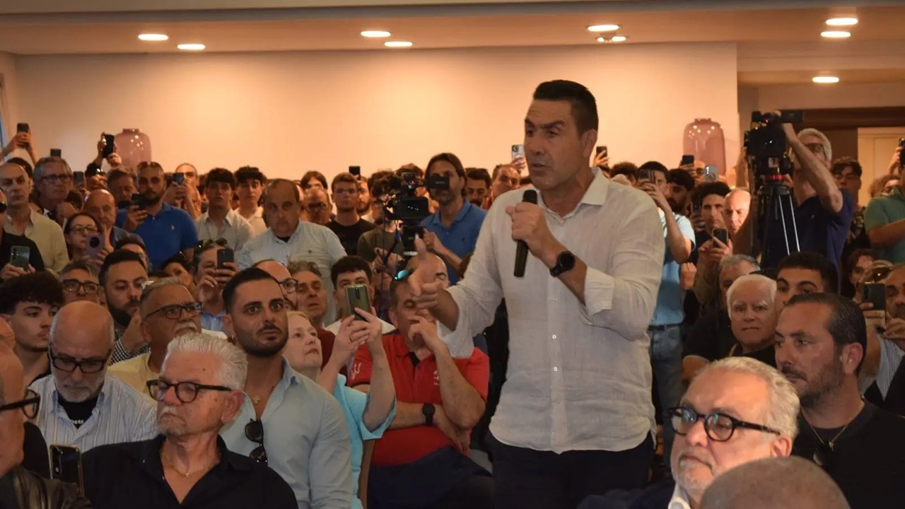 vannacci tra il pubblico