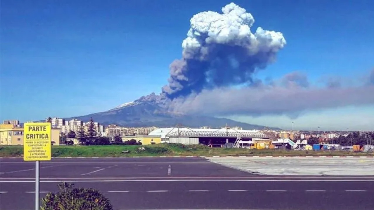 Catania-aeroporto-chiuso-cenere-vulcanica