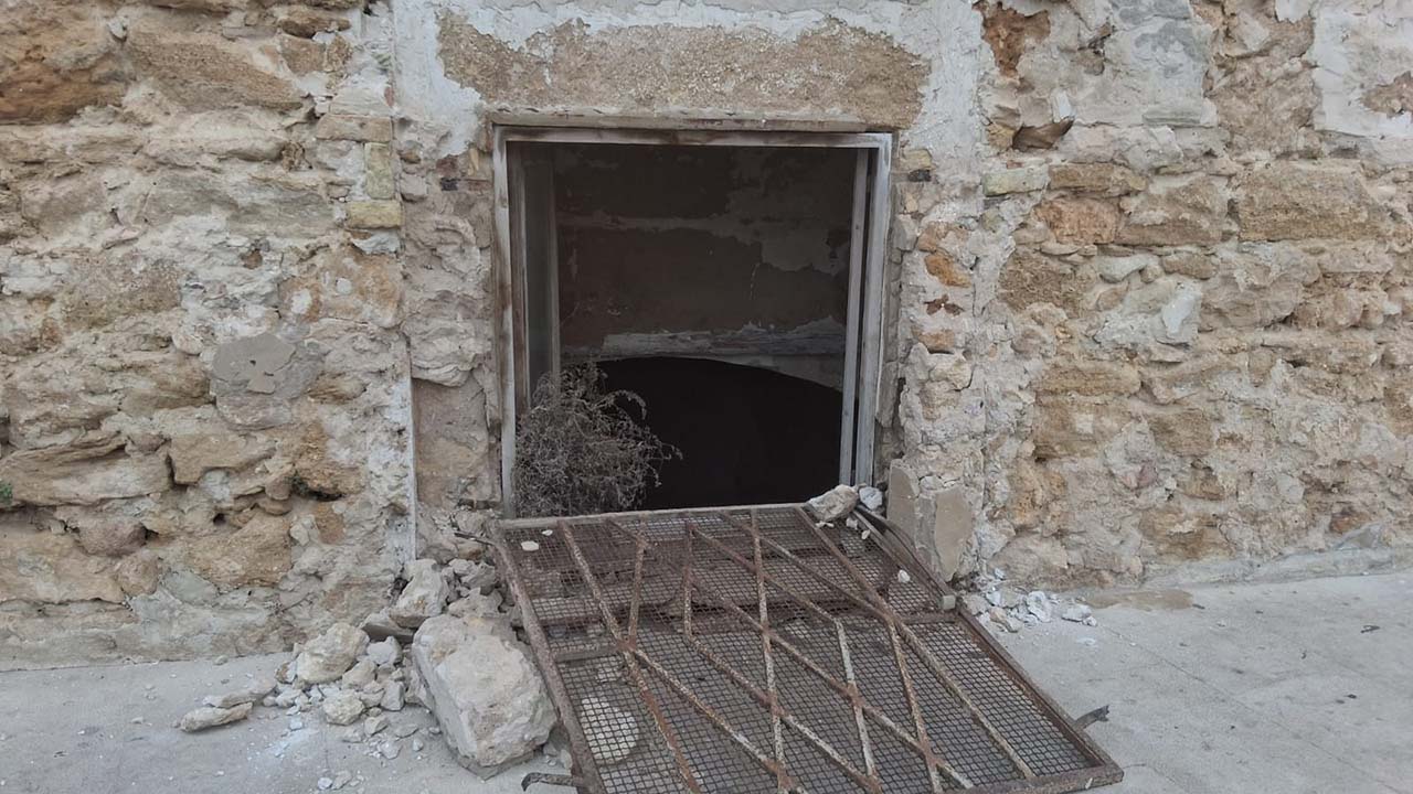 FURTO MAGAZZINO SEGNALETICA COMUNALE