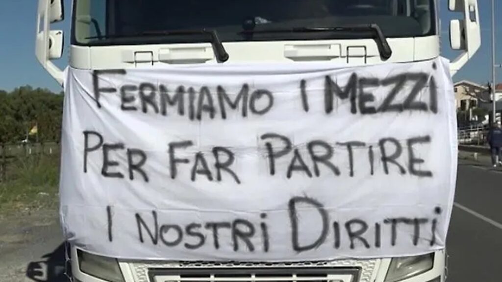 camion cartello caro gasolio