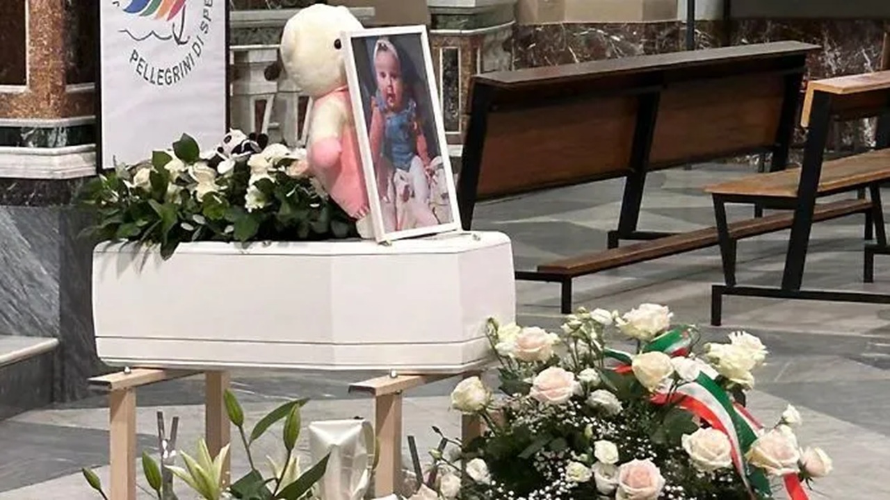 misterbianco funerale bimba 2025